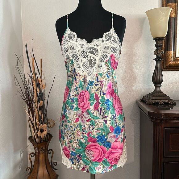 Victoria's Secret Other - Vintage Victoria’s Secret Gold Lable Floral‎ Lace Slip Size Medium